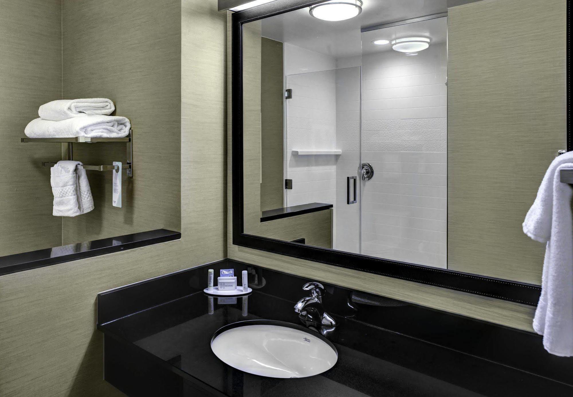 Fairfield Inn & Suites By Marriott Lansing At Eastwood Exterior foto